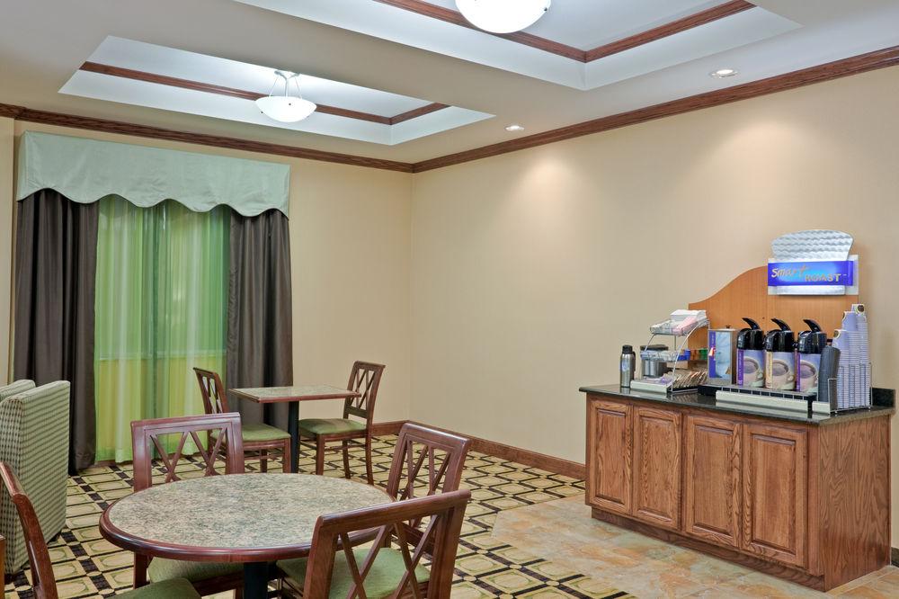 Holiday Inn Express Hotel & Suites Dumas By Ihg Екстериор снимка